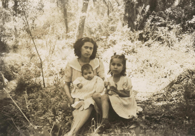 Ma-with-Betty-and-baby-Espe-in-Monterrey,-MX---1947